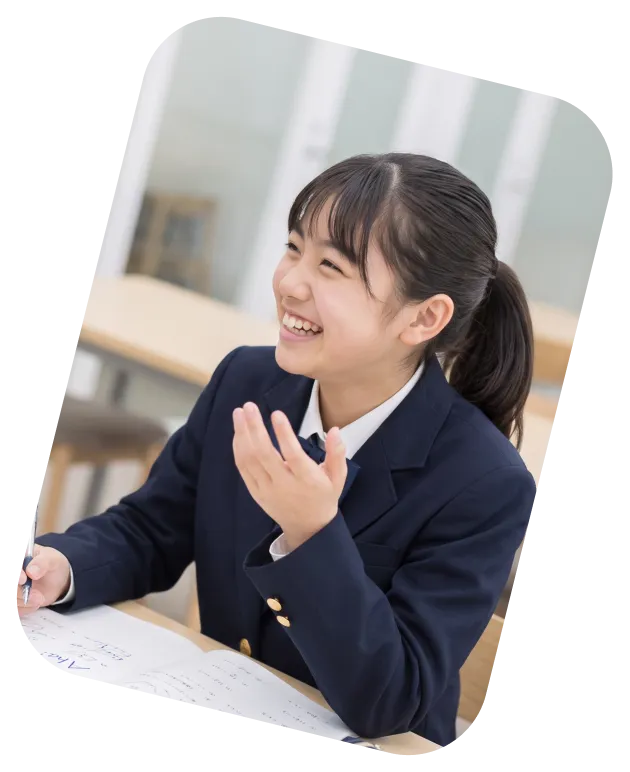 笑顔で授業に参加する生徒